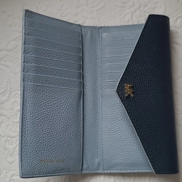 Michael Kors Wallet - Picture 2 of 3